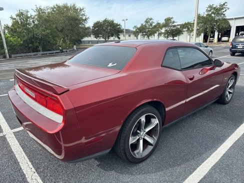 Used 2014 Dodge Challenger SXT image 4