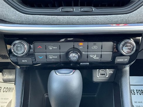 New 2025 Jeep Compass Latitude image 32