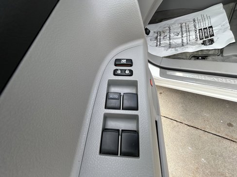 Used 2010 Toyota Highlander Limited image 14
