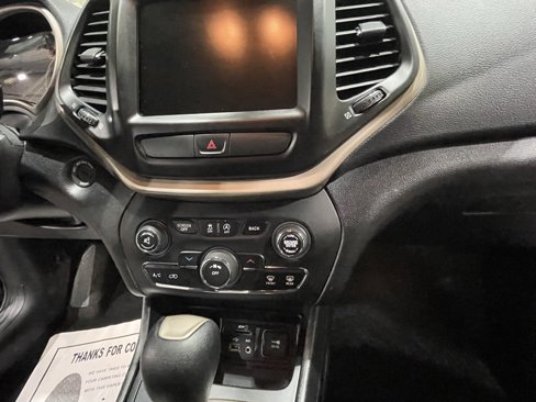 Used 2016 Jeep Cherokee Latitude image 17