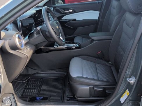 Certified 2025 Chevrolet Trax LT w/ Driver Confidence Package image 16