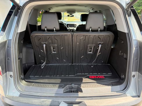 Used 2023 GMC Acadia SLT w/ Preferred Package image 30