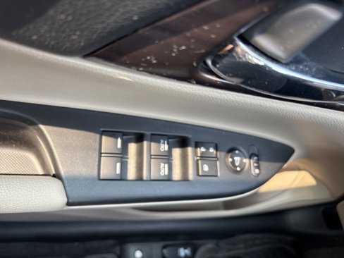 Used 2017 Honda Accord EX-L image 13