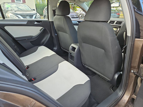 Used 2015 Volkswagen Jetta TDI S image 16