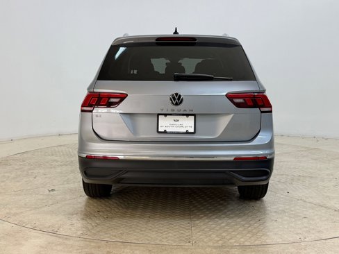 Used 2024 Volkswagen Tiguan SE image 10