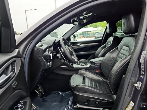 Used 2018 Alfa Romeo Stelvio Ti Sport image 27