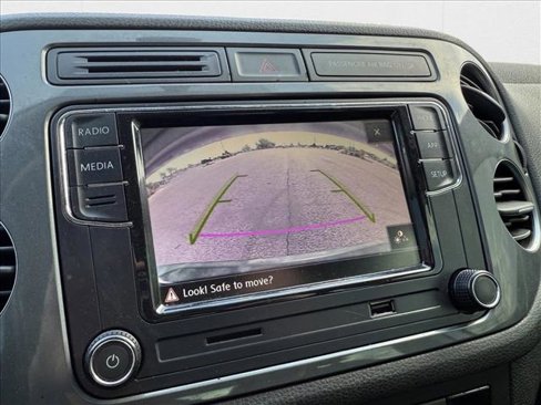 Used 2016 Volkswagen Tiguan S image 18