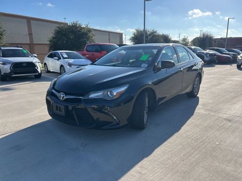 Used 2017 Toyota Camry SE w/ Moonroof Package image 7