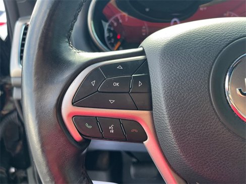 Used 2020 Jeep Grand Cherokee Laredo image 16