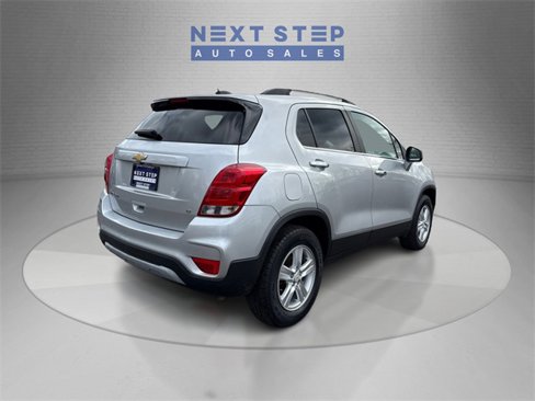 Used 2017 Chevrolet Trax LT w/ LT Convenience Package image 8