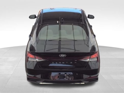 Used 2021 Hyundai Elantra SEL image 4