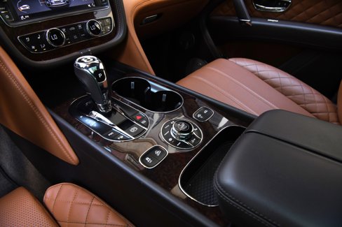 Used 2017 Bentley Bentayga image 17