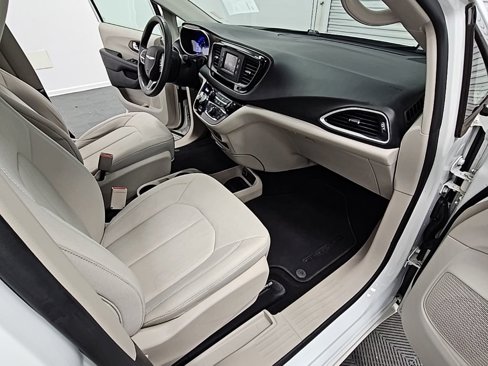 Used 2017 Chrysler Pacifica LX image 33