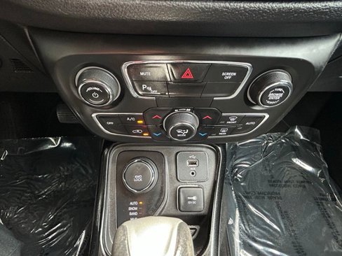 Used 2017 Jeep Compass Limited w/ Navigation Group image 25