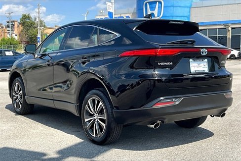 Used 2021 Toyota Venza LE image 10