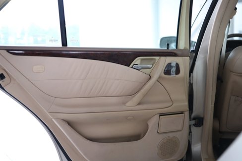 Used 2000 Mercedes-Benz E 320 Sedan image 25