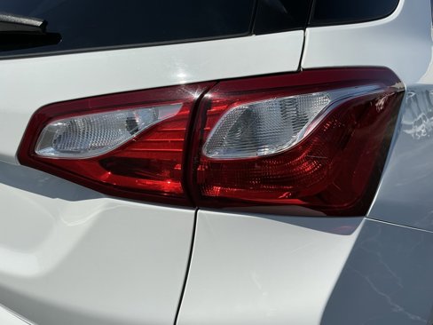 Used 2020 Chevrolet Equinox LT w/ Driver Convenience Package image 17