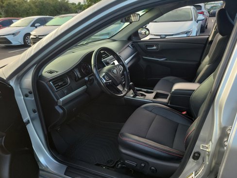 Used 2016 Toyota Camry SE image 21
