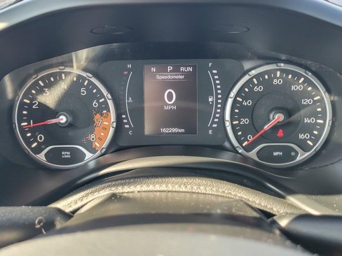 Certified 2018 Jeep Renegade Latitude w/ Safety & Security Group image 12