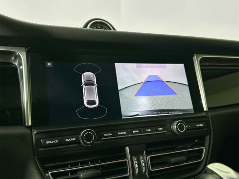 Certified 2020 Porsche Macan image 23