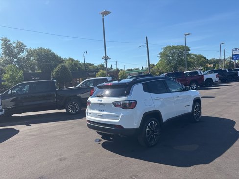 Used 2022 Jeep Compass Limited image 9