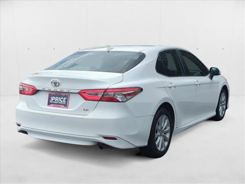 Used 2020 Toyota Camry LE image 4