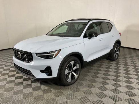 New 2026 Volvo XC40 B5 Plus w/ Protection Package Premier image 7