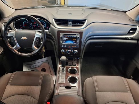 Used 2017 Chevrolet Traverse LT w/ Style and Technology Package image 9