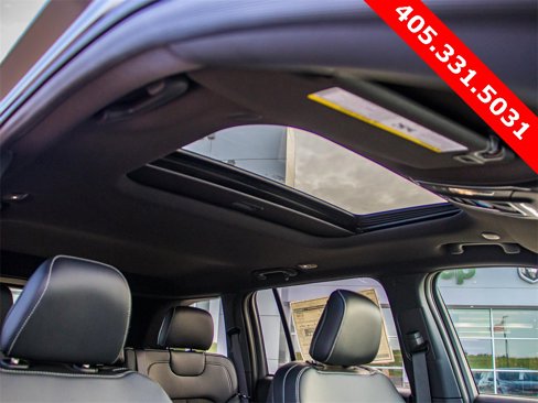 New 2025 Jeep Grand Cherokee Altitude image 14