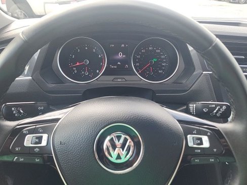 Used 2020 Volkswagen Tiguan SE image 15
