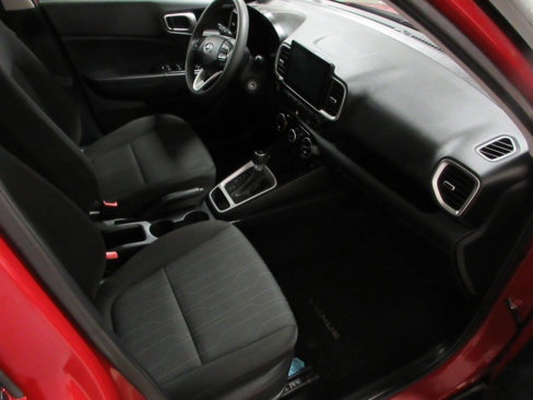 Used 2020 Hyundai Venue SE image 16