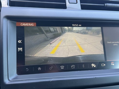 Used 2020 Land Rover Discovery SE image 8