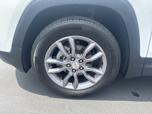 Used 2024 GMC Terrain SLT image 25