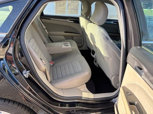Used 2019 Ford Fusion SE image 18
