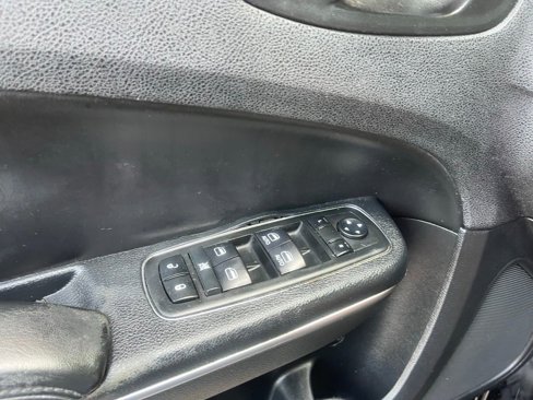 Used 2014 Chrysler 300 image 25