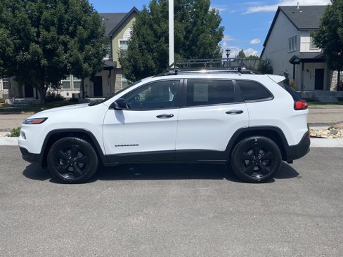 Used 2017 Jeep Cherokee Altitude image 3