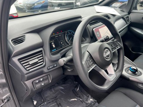 Used 2025 Nissan Leaf S image 11