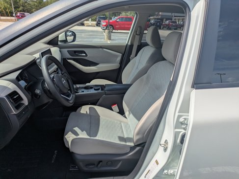 Used 2023 Nissan Rogue SV image 10