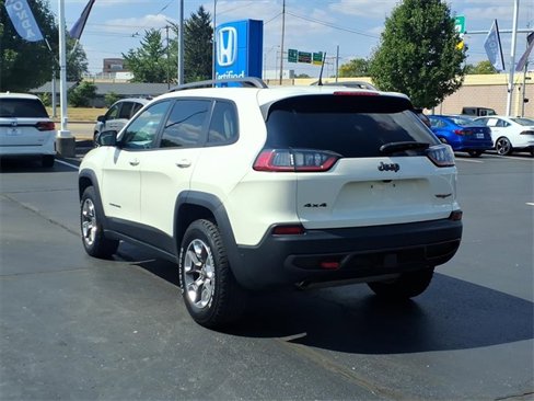Used 2019 Jeep Cherokee Trailhawk image 9