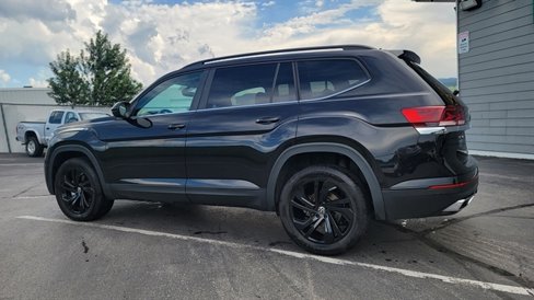 Used 2023 Volkswagen Atlas SE w/ Black Wheel Package image 10