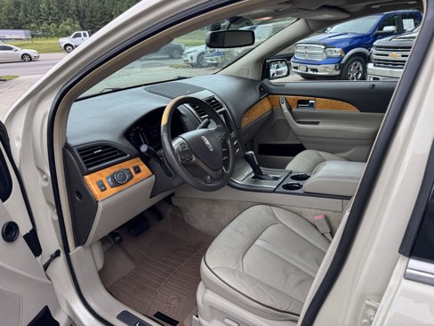Used 2015 Lincoln MKX AWD w/ Equipment Group 102A image 2