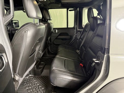 Used 2020 Jeep Wrangler Unlimited Sahara image 24