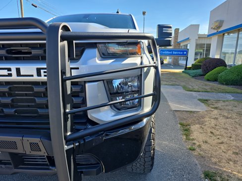 Used 2020 Chevrolet Silverado 2500 Custom w/ Custom Value Package image 9