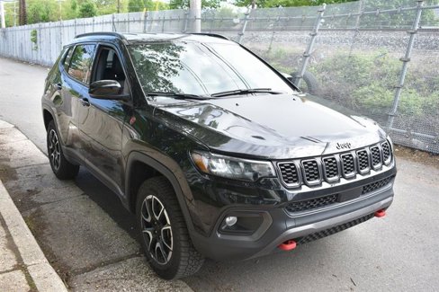 Used 2024 Jeep Compass Trailhawk image 4