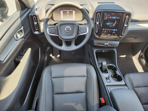 New 2025 Volvo XC40 B5 Core w/ Protection Package image 15