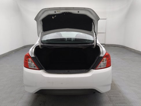 Used 2015 Nissan Versa SV image 29