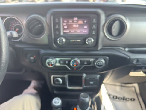 Used 2021 Jeep Gladiator Sport image 12