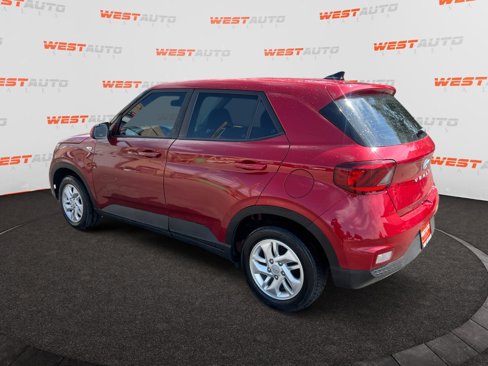Used 2021 Hyundai Venue SE image 3