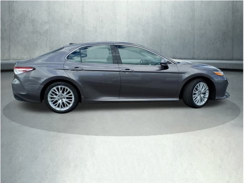 Used 2020 Toyota Camry XLE image 21