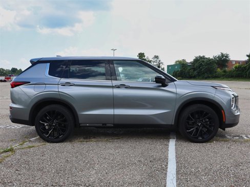 Used 2022 Mitsubishi Outlander SEL Black Edition image 6